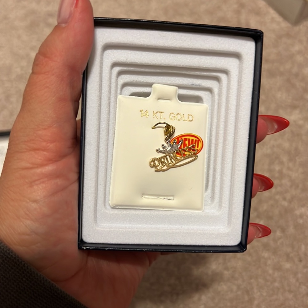NIB Princess Charm - Picture 3 of 3